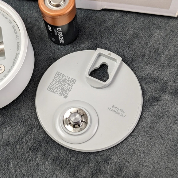 Google nest temperature sensor & battery no box included (ref#3) - Picture 4 of 5